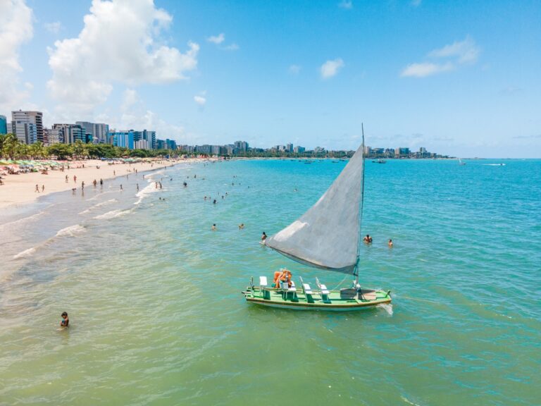 Explore Ponta Verde, Pajuçara e Jatiúca: o melhor do litoral de Maceió